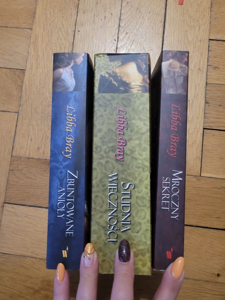 Książki Studia wieczności Mroczny sekret Zbuntowane anioły Libba Bray