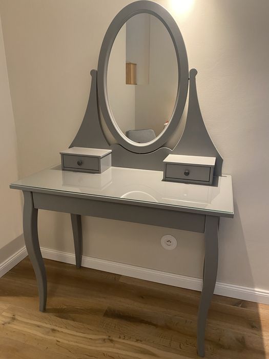 Toaletka Ikea Hemnes szara z taboretem