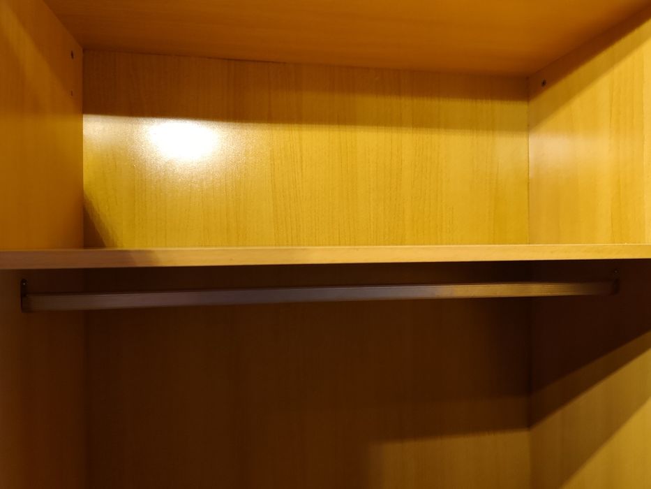 Quarto rapaz, cama roupeiro e secretária