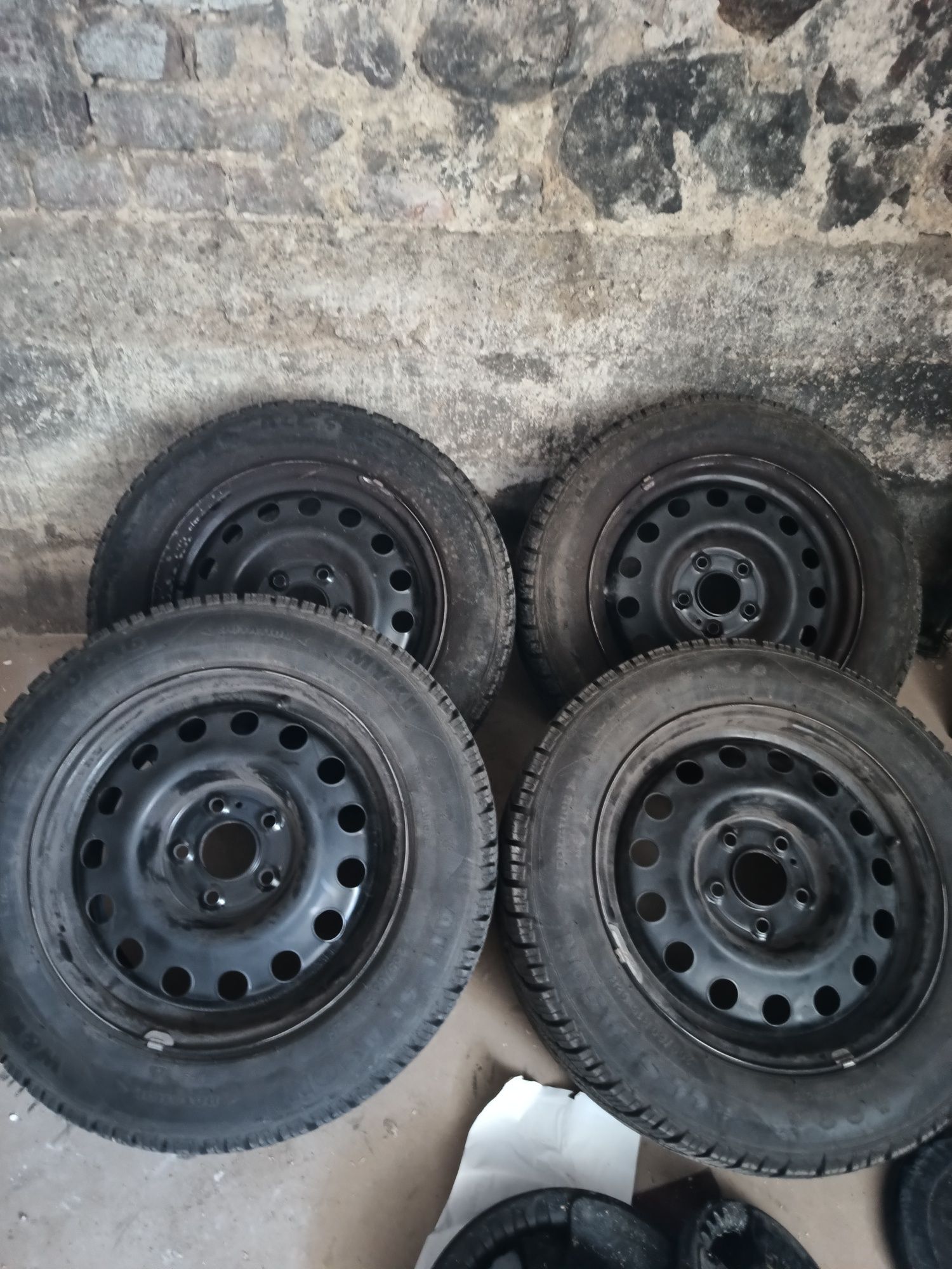 Opony 205/60/16 z felgami