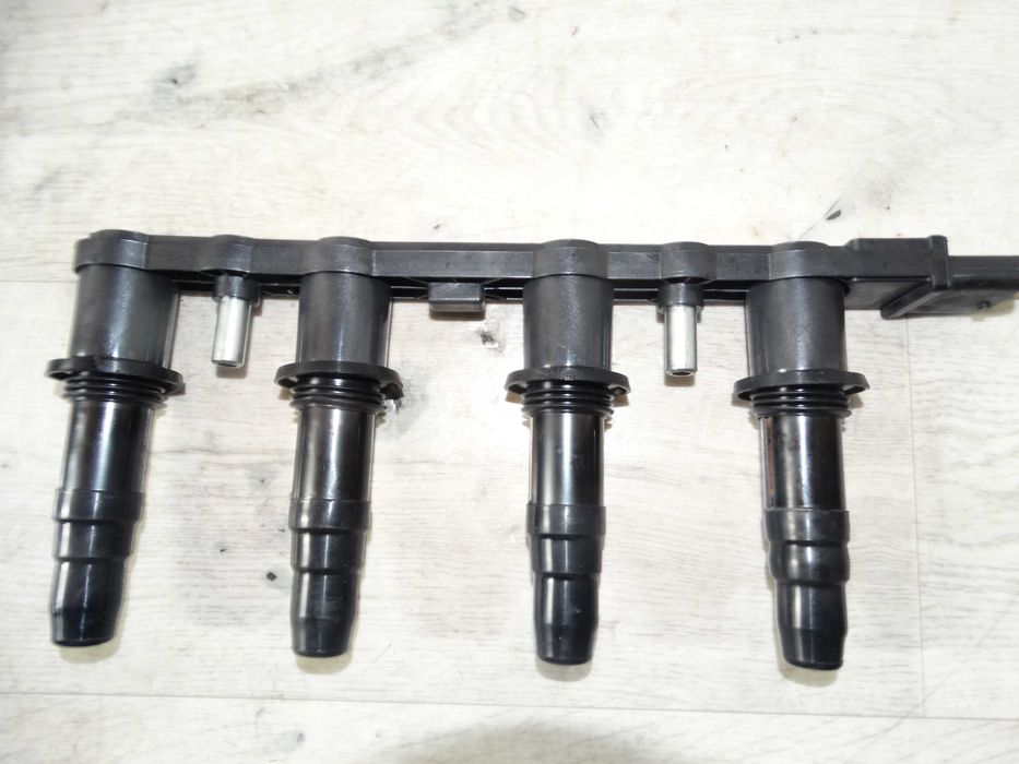 Котушка запалювання Opel Astra H Zafira B Vectra C 1.6 бензин 880153