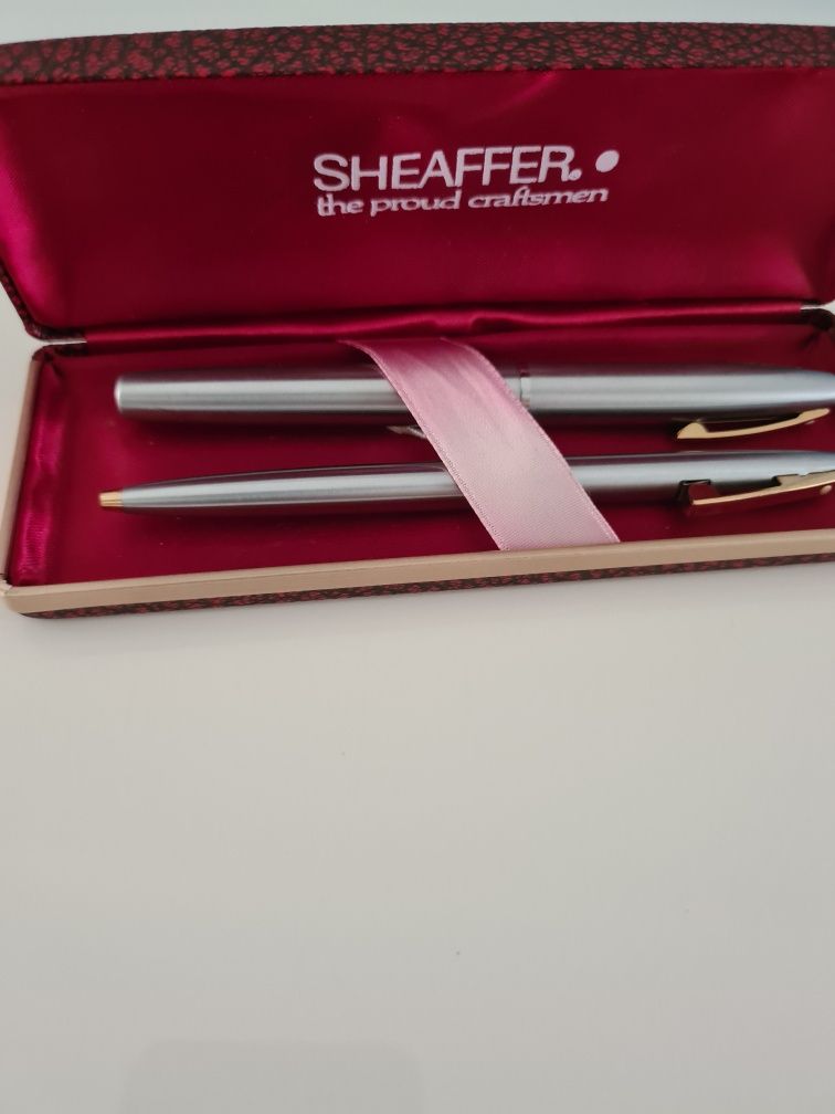 Caneta e esferogràfica sheaffer novas, em aço escovado