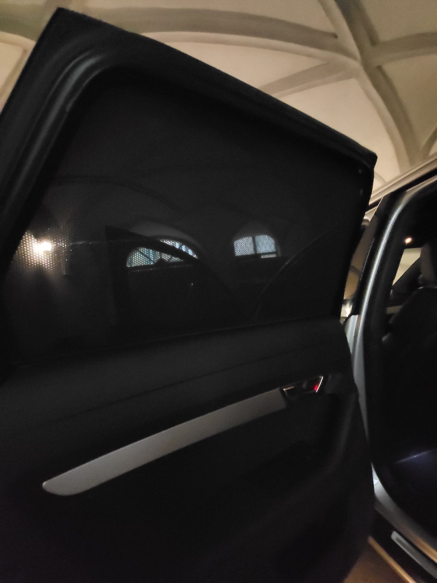 Orginalne  siatki na szyby audi  a6c6  tylne drzwi