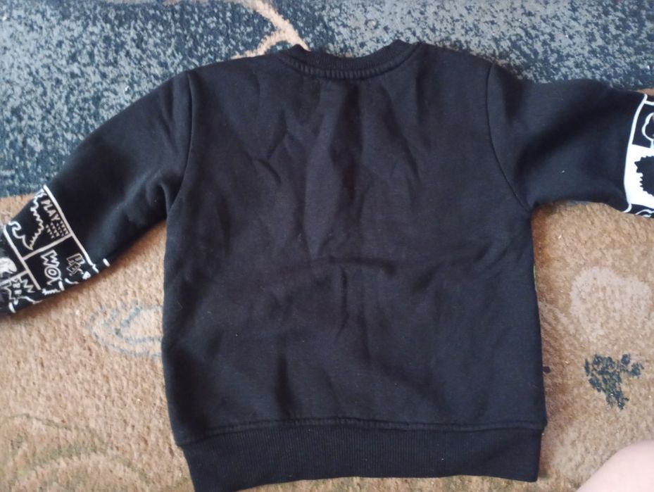 Продам теплу кофтинку в гарному стані