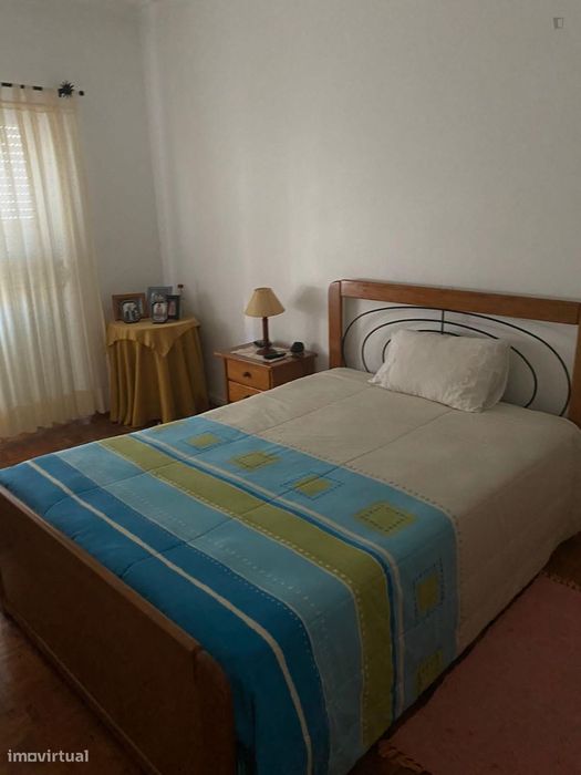 528488 - Quarto com cama de casal em...