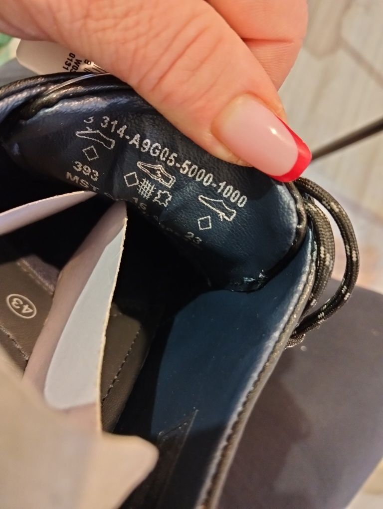 Nowe buty wyjściowe Bugatti 44