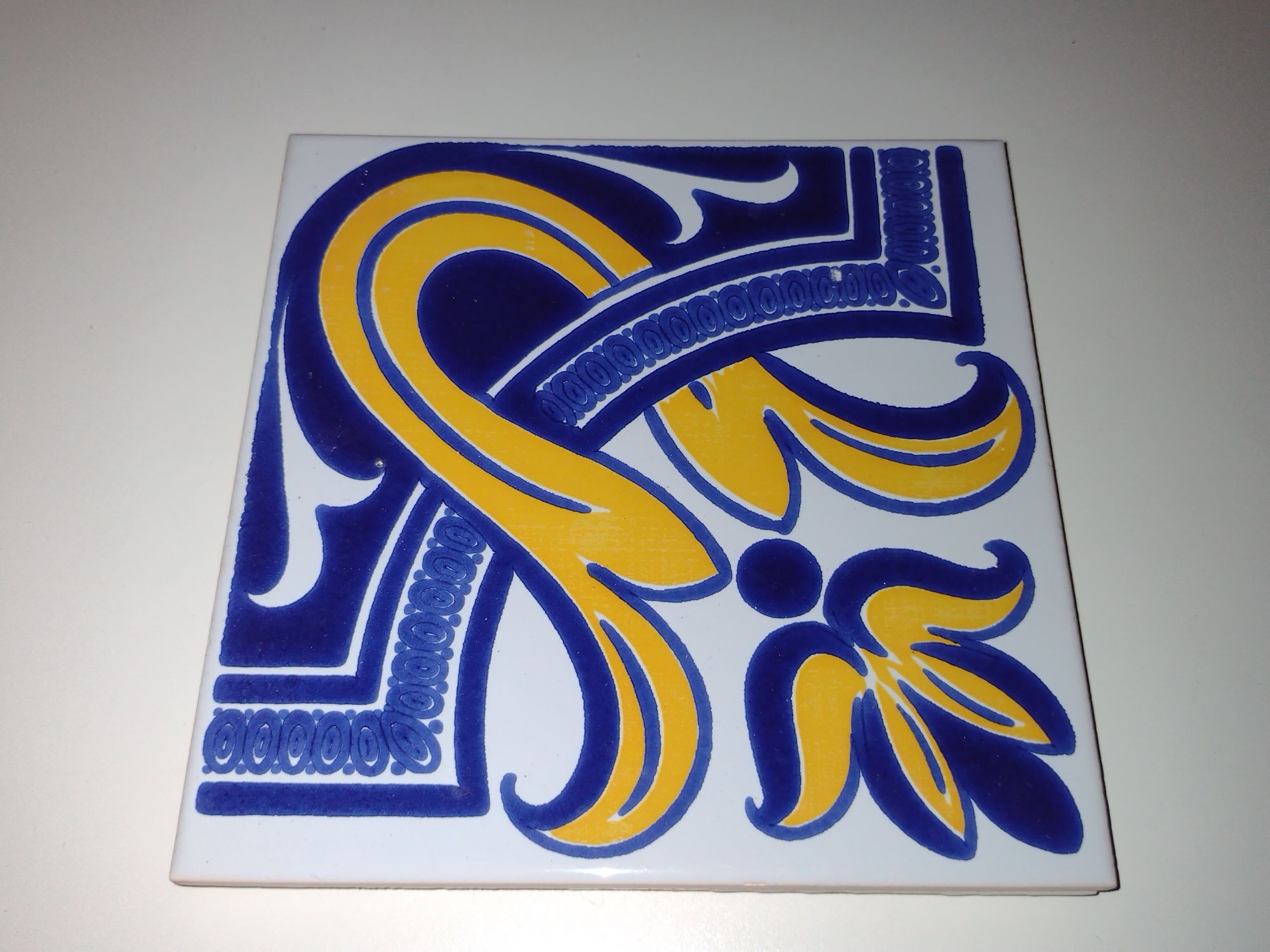 Vendo azulejos antigos por usar