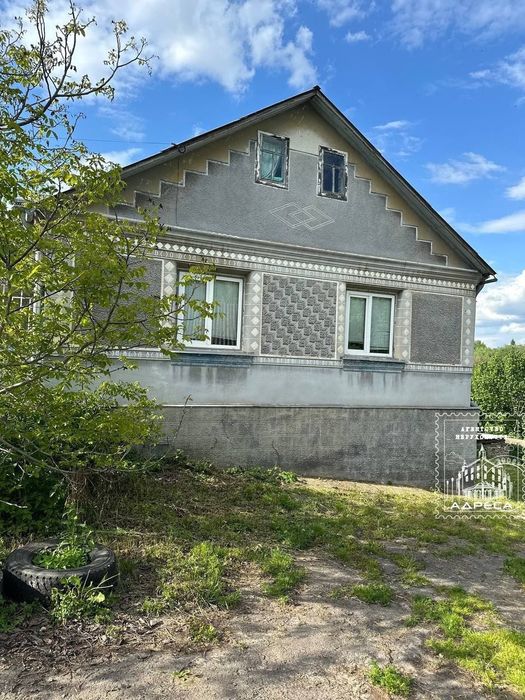 Будинок, 1.25 га землі (насадження фундука). Село Дермань 1