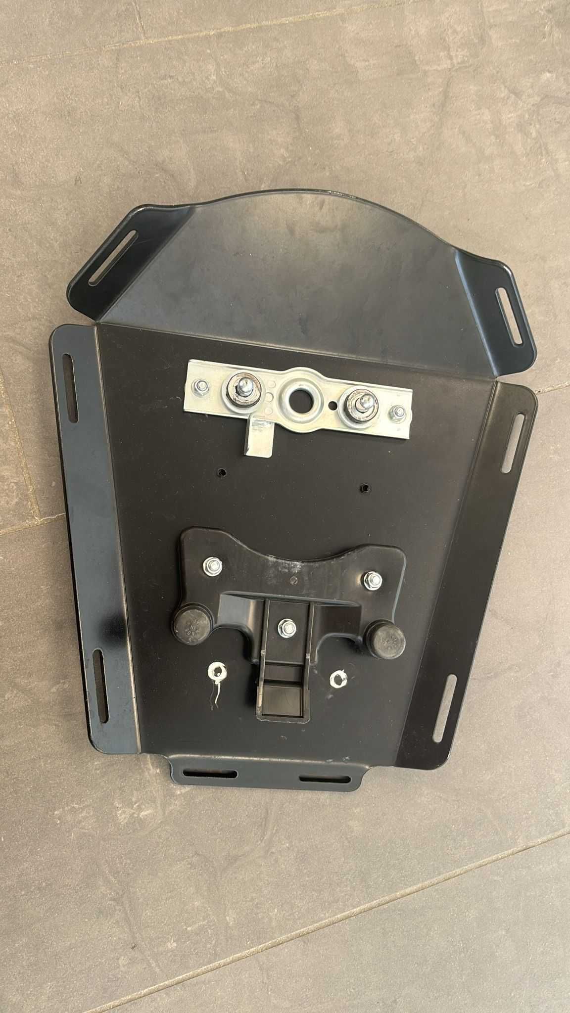 Mocowanie Płyta Kufra Centralnego Suzuki GSX-R K7 K8. 2007-08 [1538]