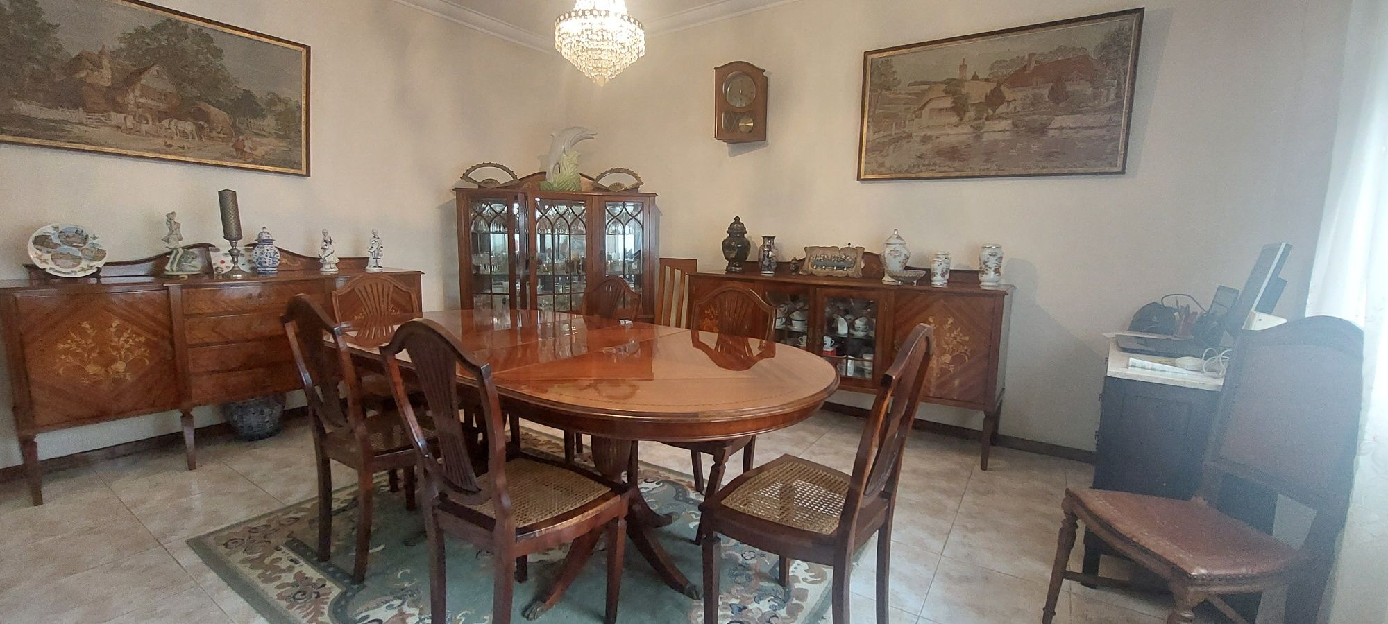 Movel de sala. Composto por 2 aparadores, 1 móvel, mesa com 6 cadeiras