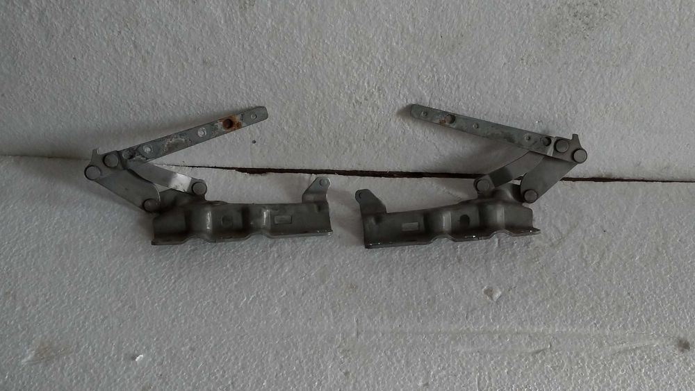 Dobradiças do capo Mercedes-Benz C-Classe (W203). 2000/2007