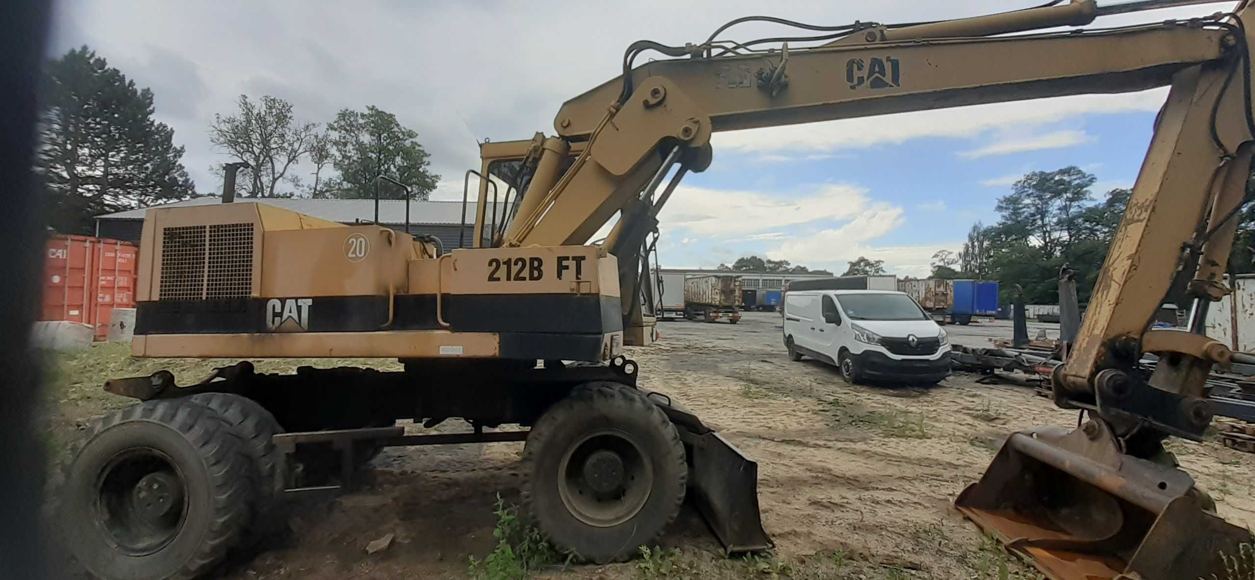 Sprzedam koparkę CAT 212B FT