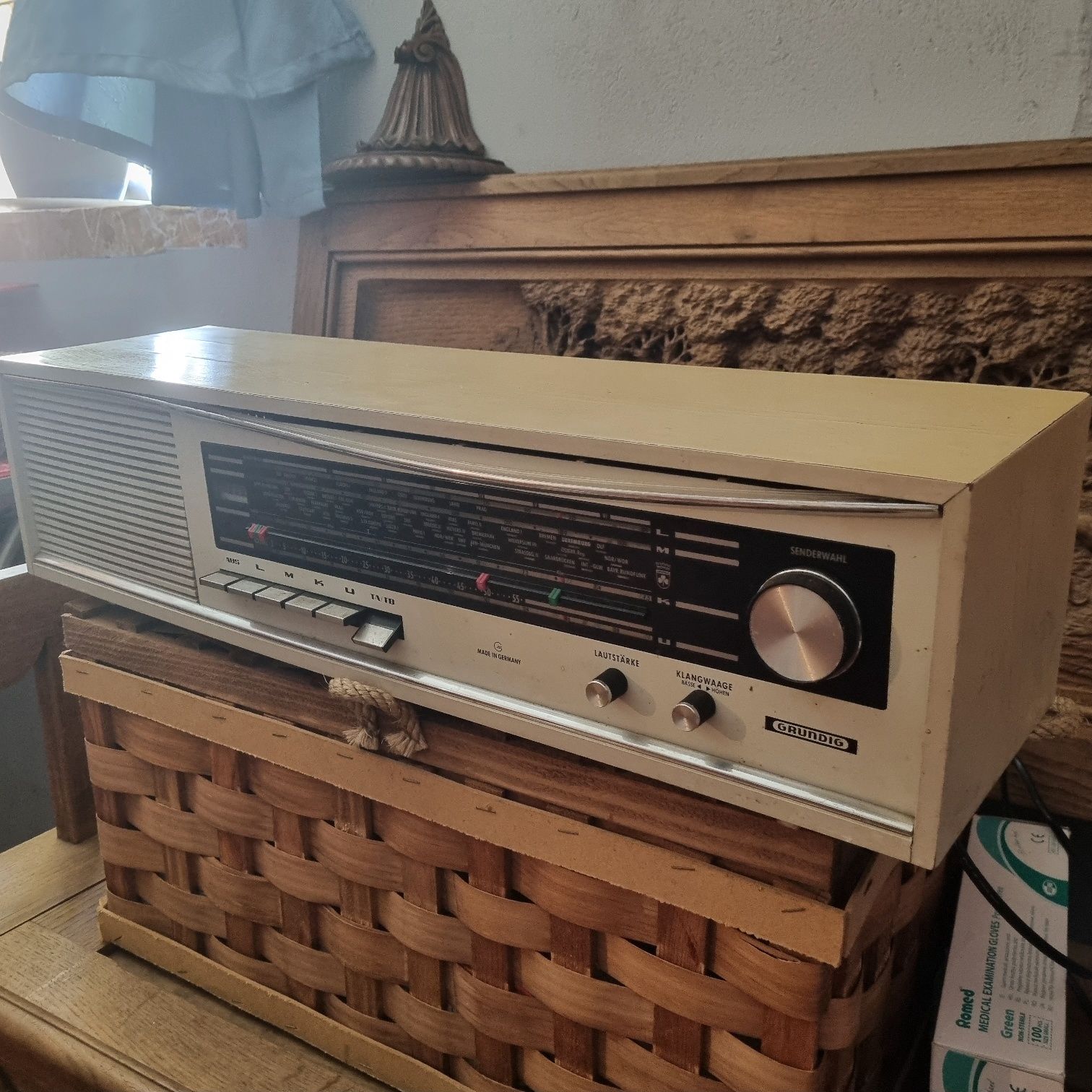 Rádio vintage em funcionamento