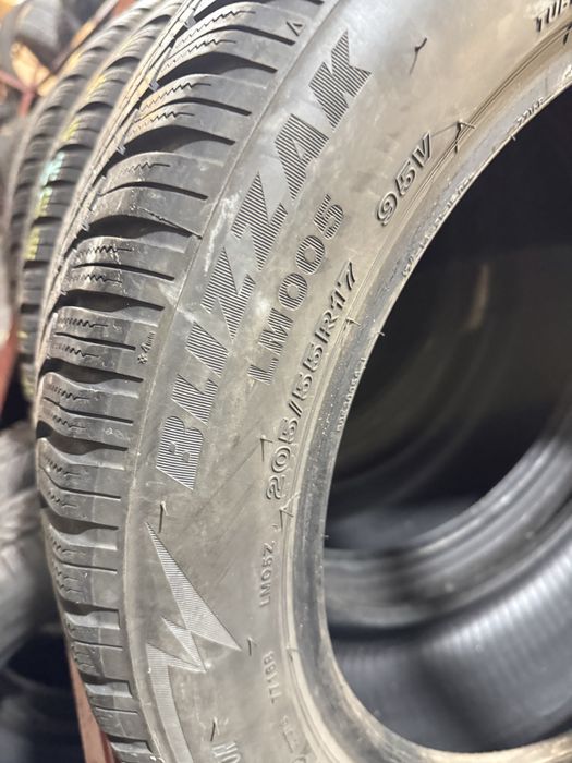 R17 205/55 Bridgestone шини зима 4шт комплект