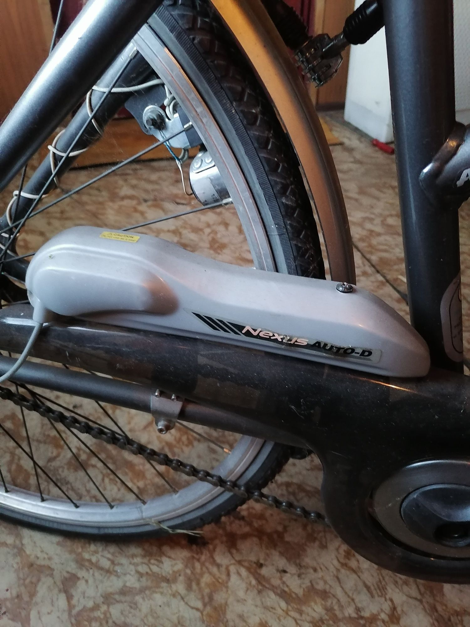 Rower z automatyczną przerzutką 28.