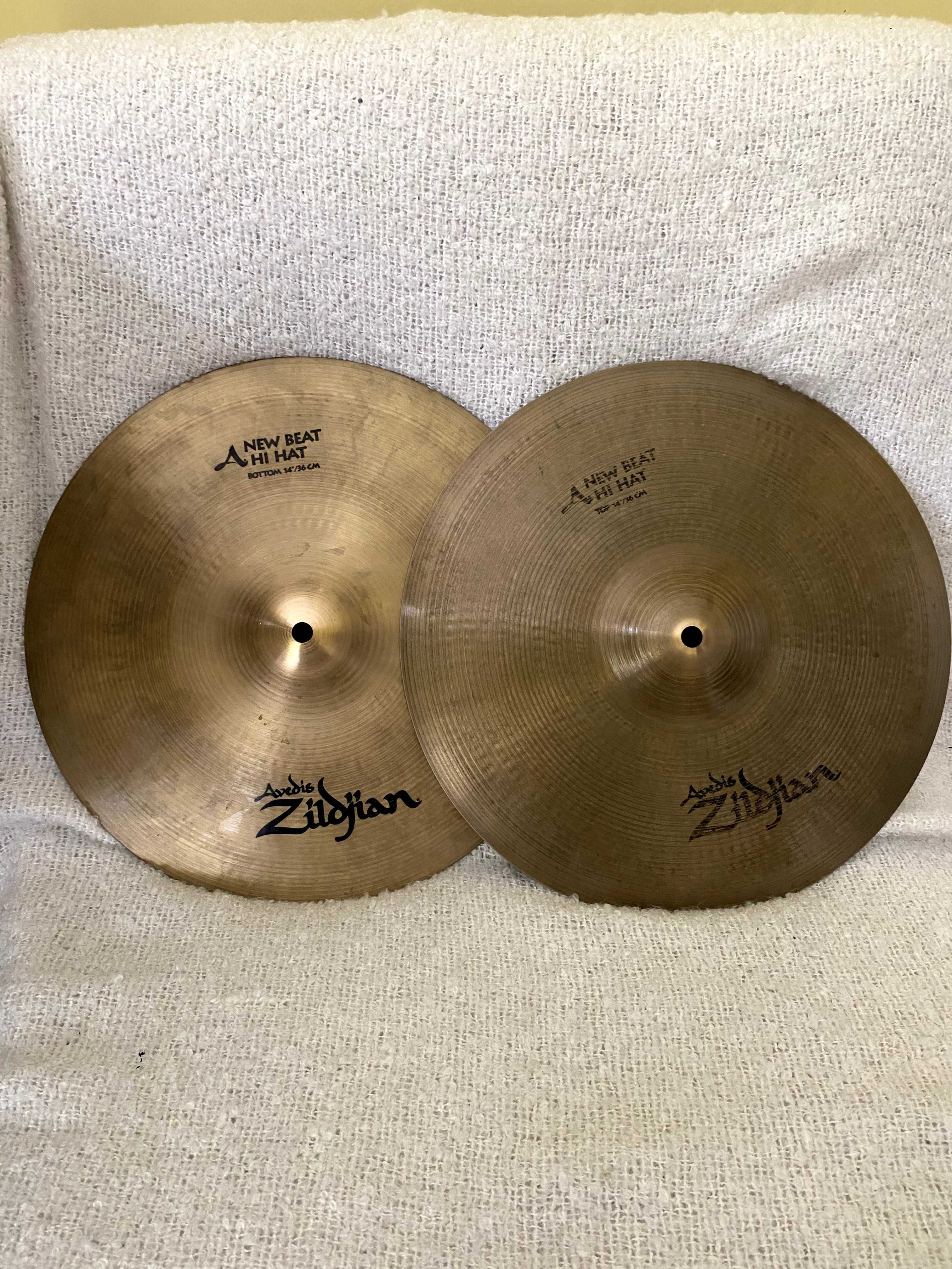 Zildjian (A series ride 20", K Custom 16" e New Beat 14")