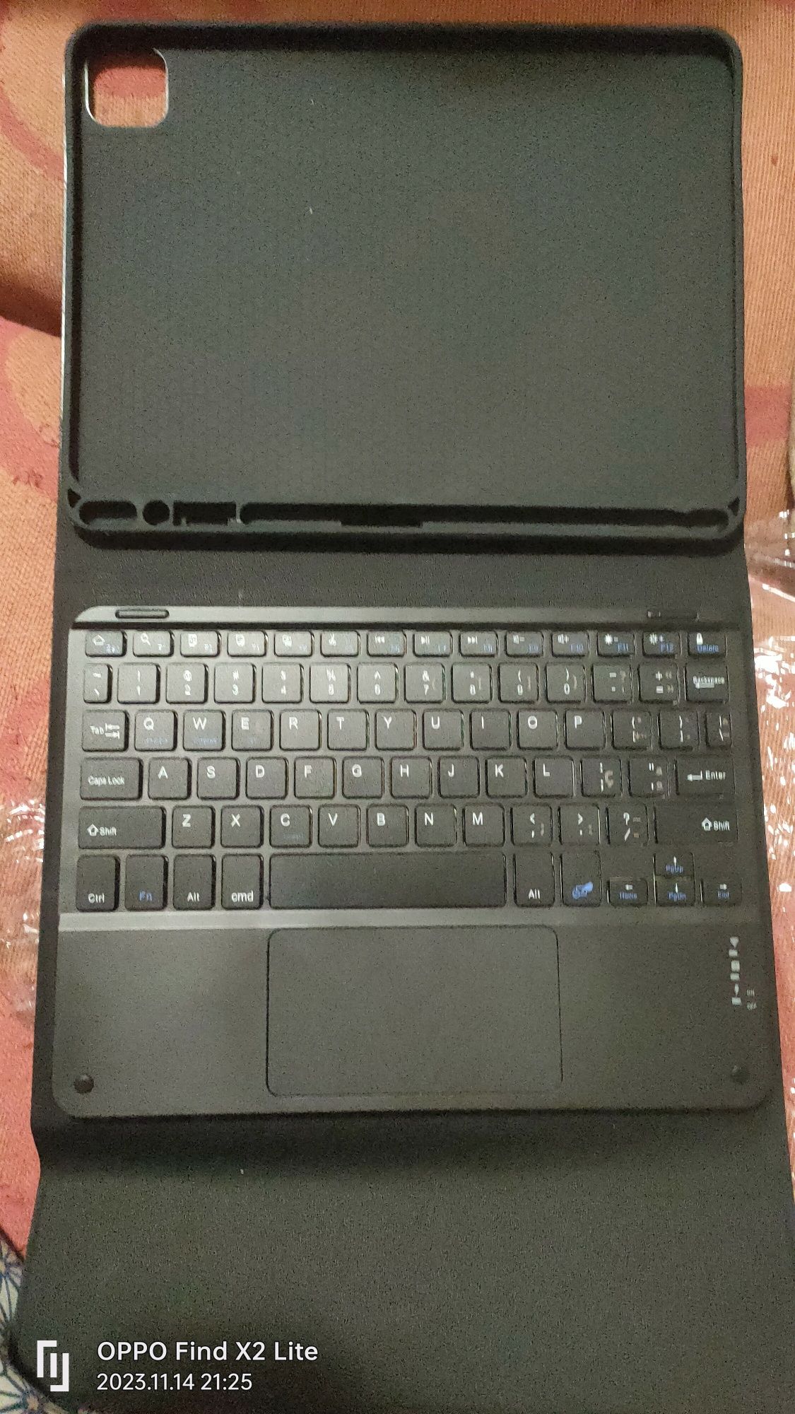 Capa com teclado bluetooth magnético