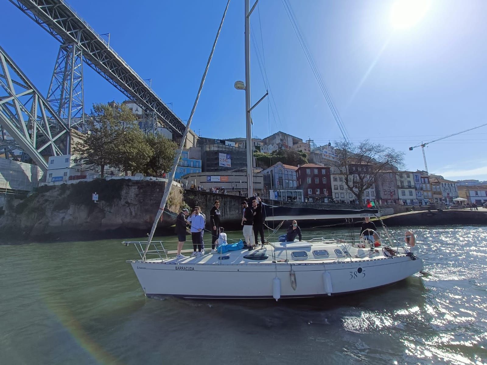 Empresa marítimo turística a operar veleiro na Douro marina