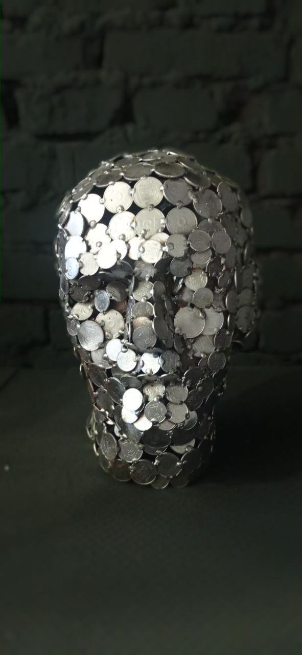 Манекен голова скульптура из металла Монет
