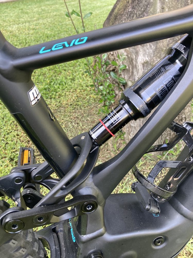 E-Bike - Downhill - Specialized turbo Levo - Tamanho L - 2019