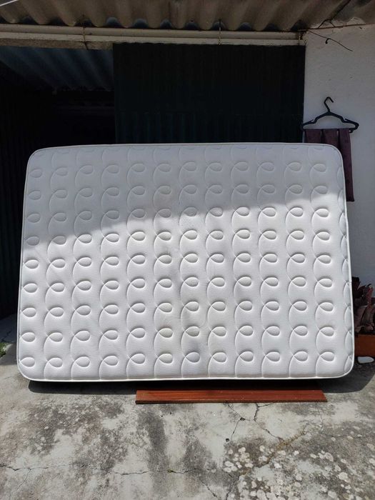 Cama casal com colchão