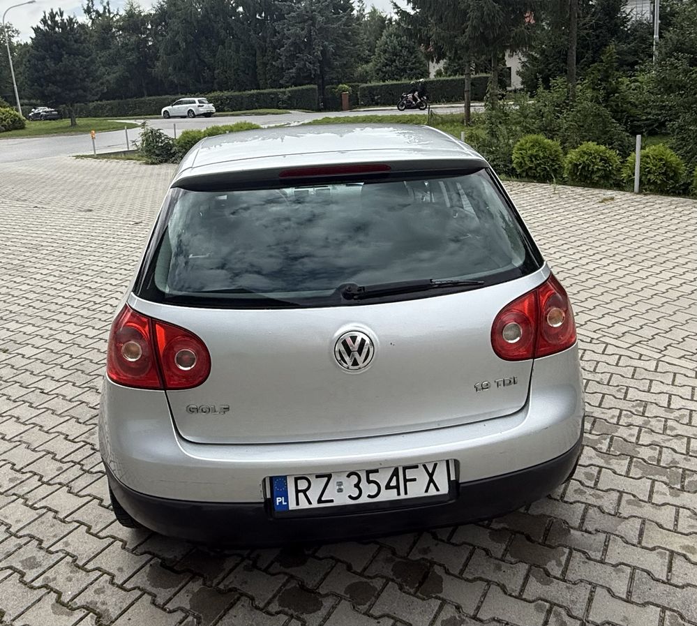 Volkswagen golf V 1.9 TDI BKC