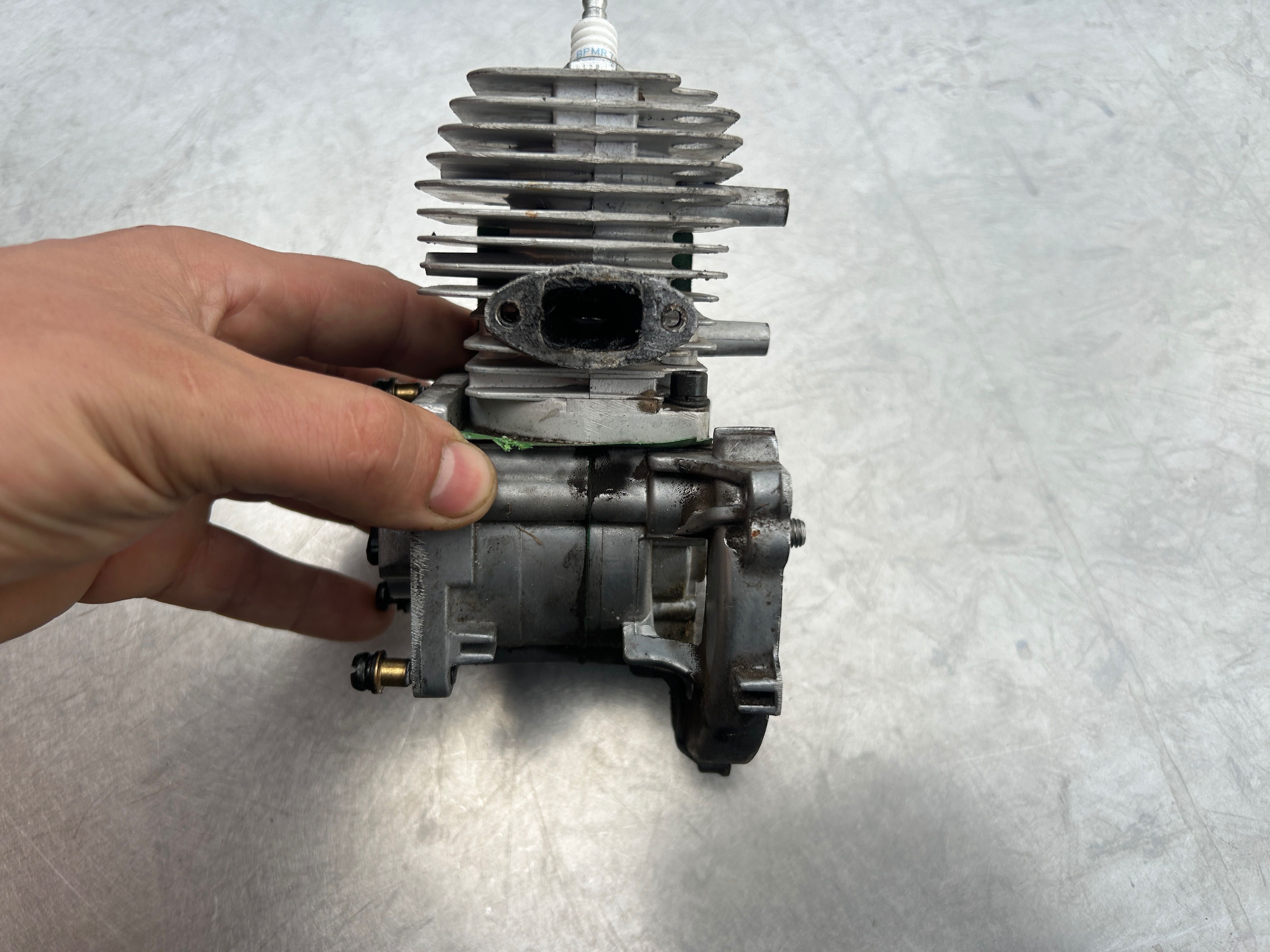 Silnik kompletny tłok cylinder Wał Makita EM 2600U Dolmar MS-27 (418)