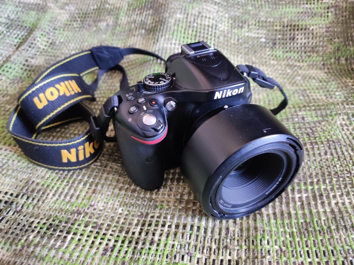 Nikon D5200 с двумя объективами