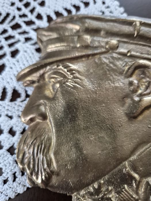 Sprzedam popierśie z mosiądzu.