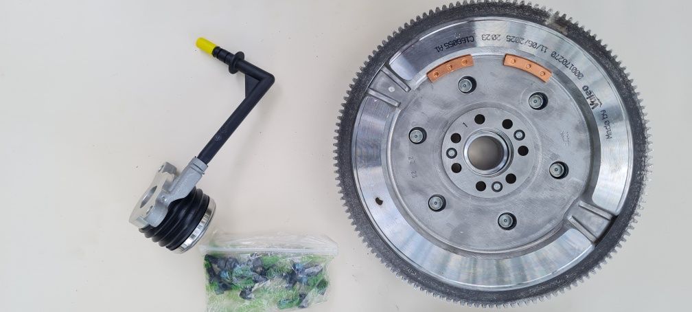Valeo 837432 zestaw sprzęgła dwumasa renault dacia nissan merc 1,5dci