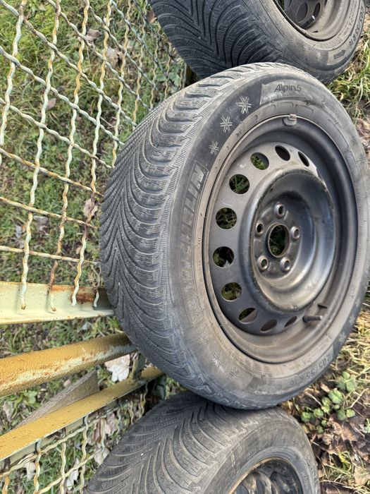Koła zimowe stalowe felgi z oponami Michelin Alpin5