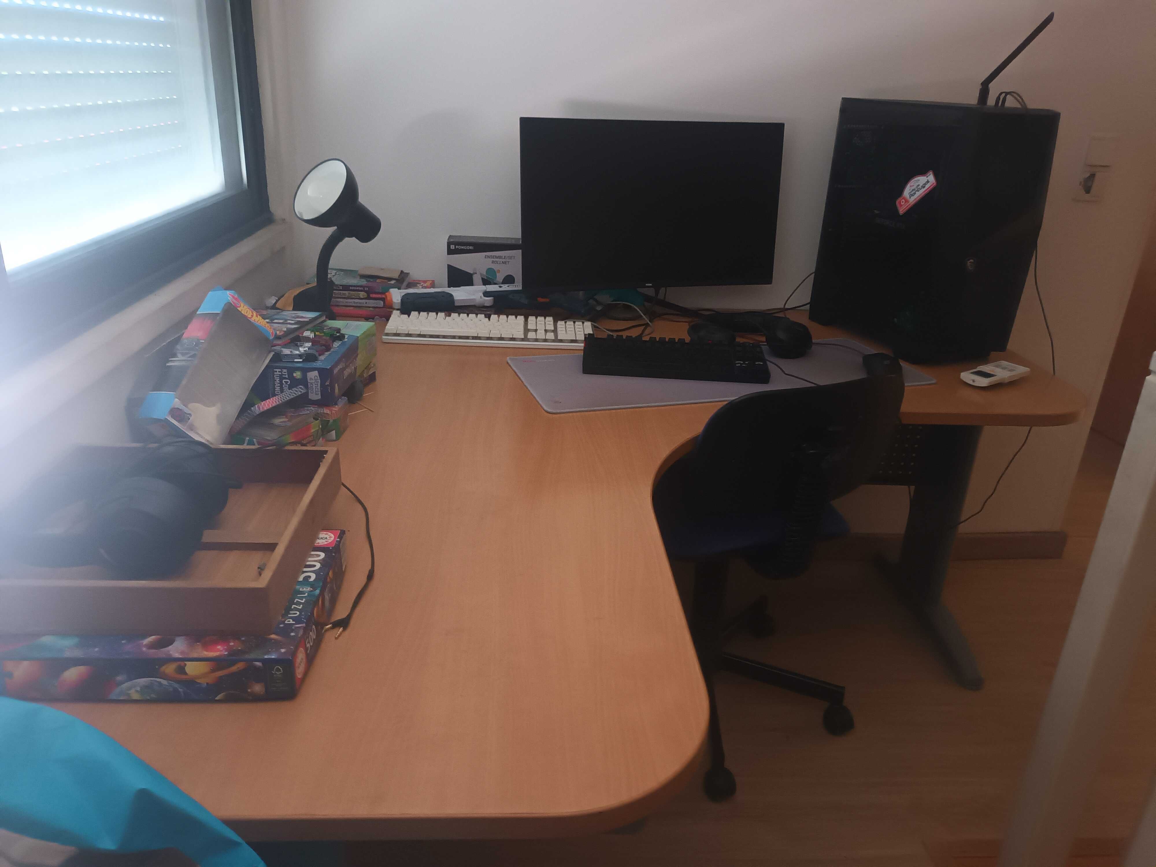 Vende-se Secretária de Escritório em L com módulo de gavetas