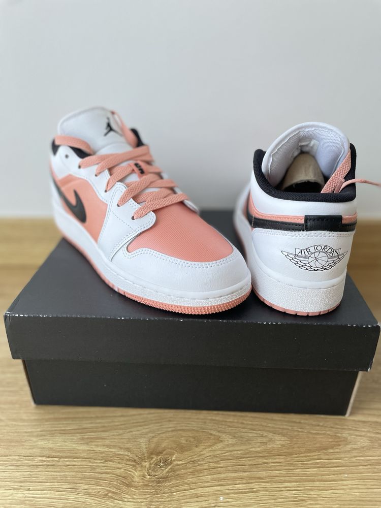 Air Jordan 1 Mid, Air Max 90 NRG, Air jordan 1 Low, Yeezy 350, 380 700