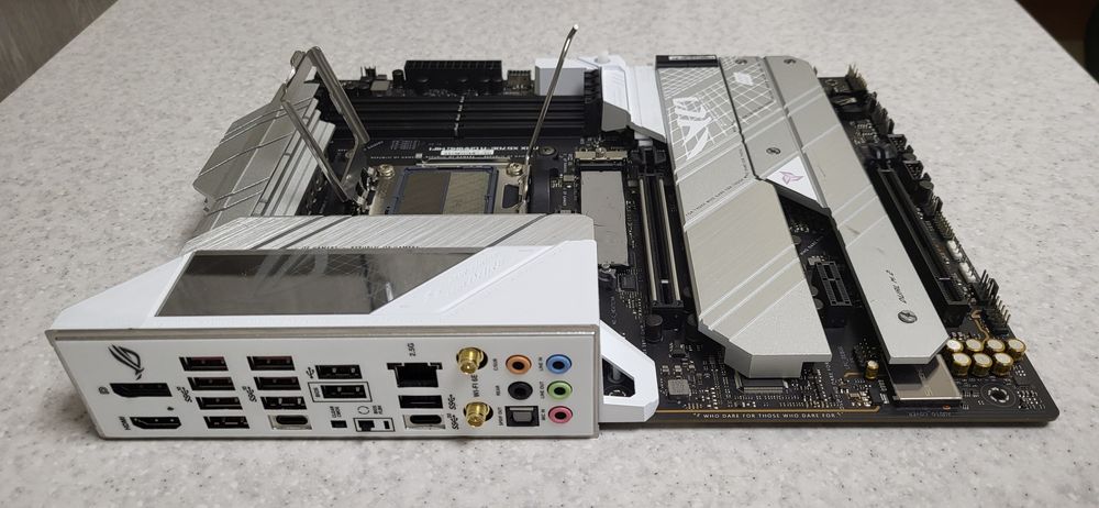 Материнська плата ASUS ROG STRIX X670E-A GAMING WIFI