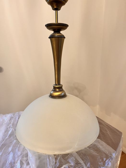 Żyrandol z kinkietem i lampa wisząca