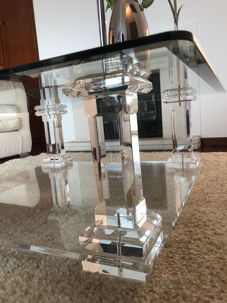 Mesa de centro em vidro e acrílico