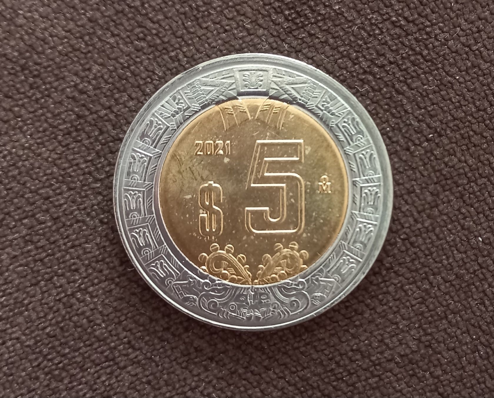 5 мексиканских песо + 10 мексиканских песо.. Монеты Мексика Pesos mexi