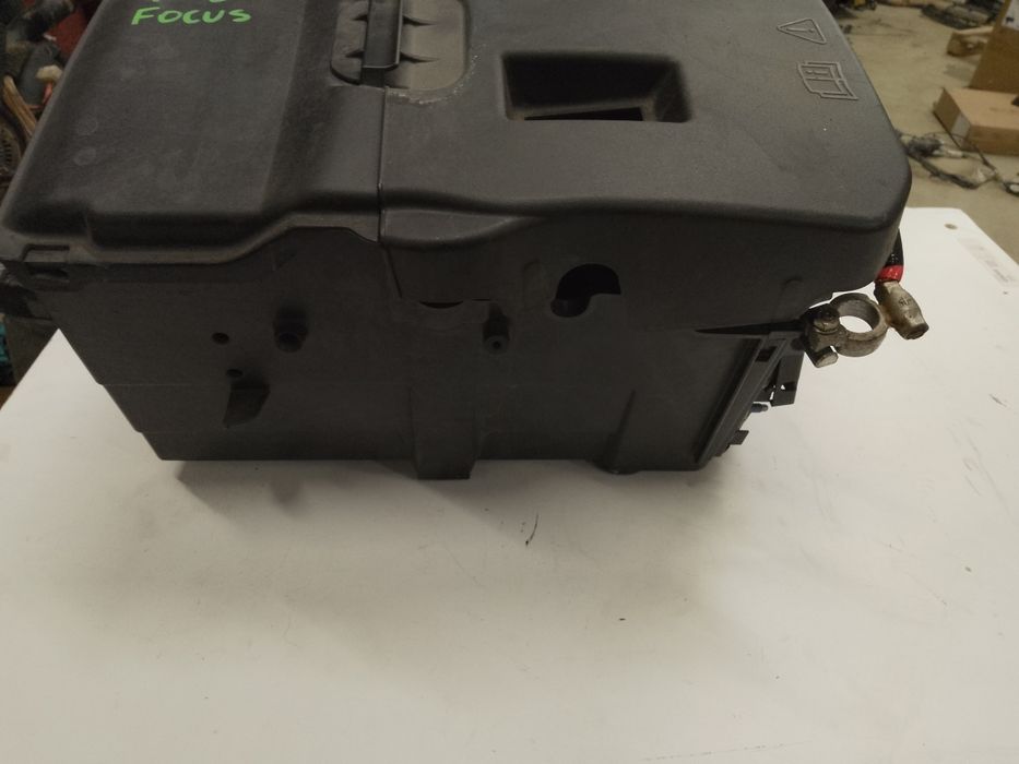 Ford focus MK3 obudowa akumulatora,klema pirotechniczna