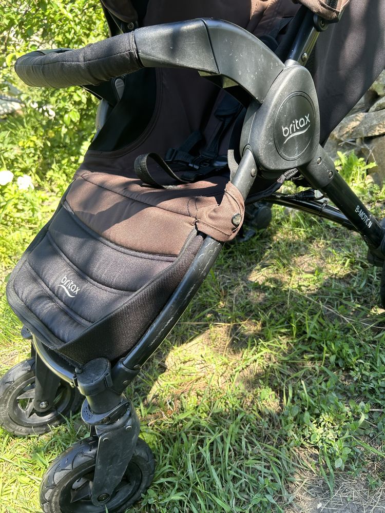 продам коляску прогулочную britax