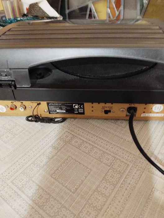 Sprawny gramofon z głośnikami radiem radio Superior TT-183