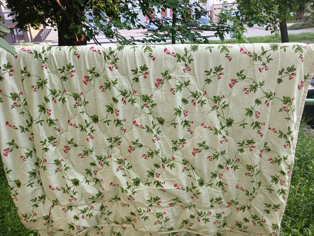 Продам ковдри зимову,весна-осінь