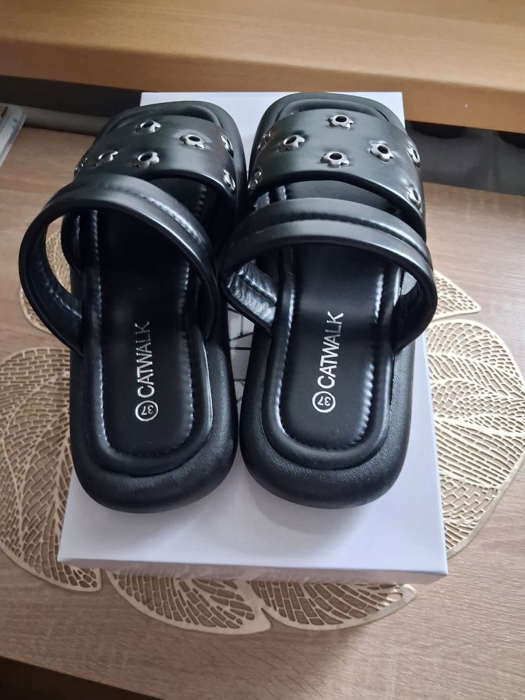 Nowe klapki Catwalk r. 38