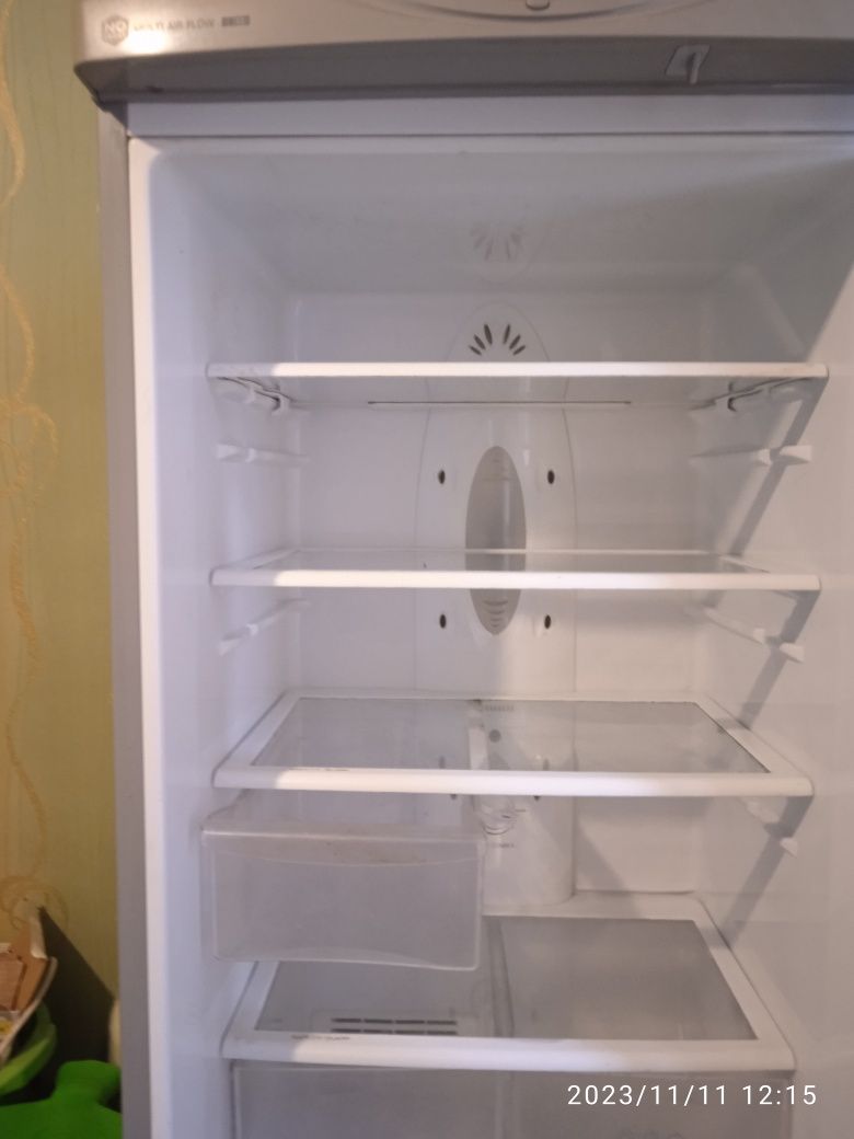 Холодильник двухкамерный lg