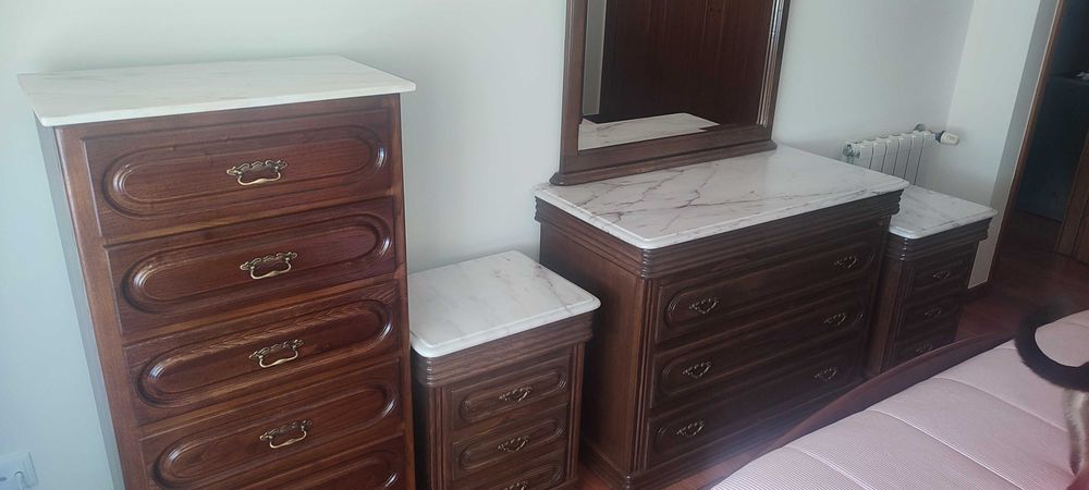 Cómoda, Camiseiro e Mesas de Cabeceira com Pedra Mármore