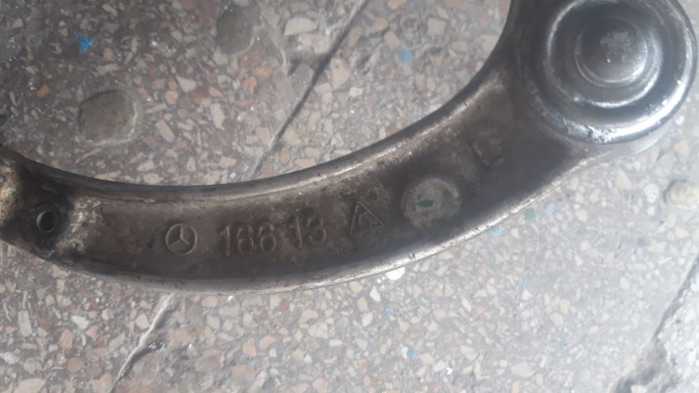 Рычаг верхний w164 ML mercedes левый
