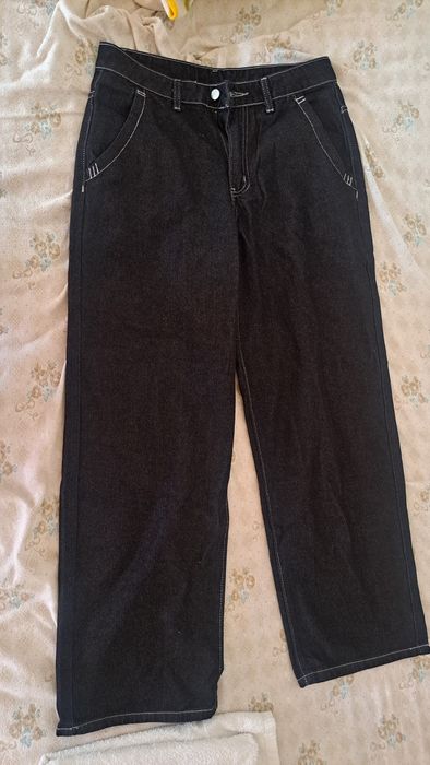 Calça jeans masculina casual com estampa atrás. Manfinity streetrush