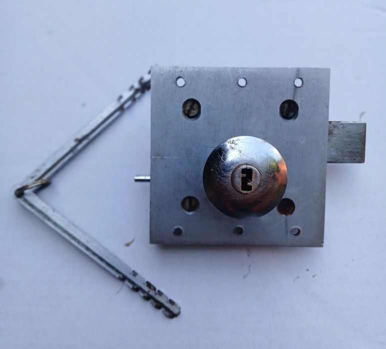 Ригельный замок ручной работы