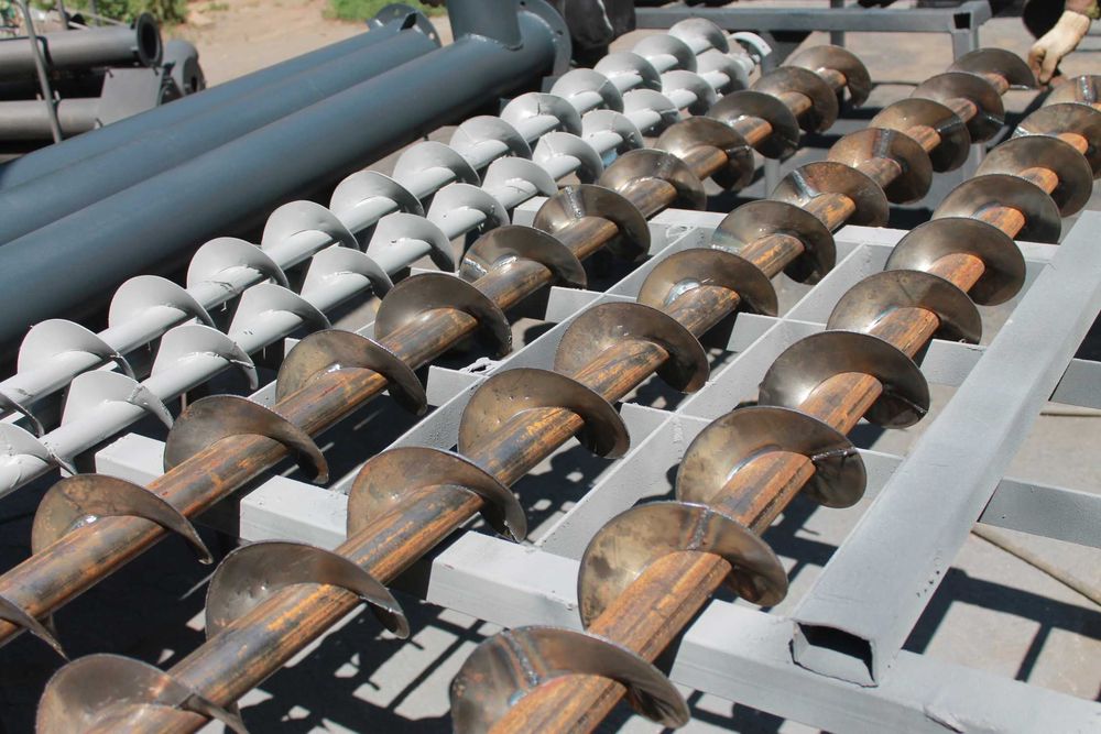 Шнековий навантажувач (погрузчик, загрузчик, конвейєр) в трубі