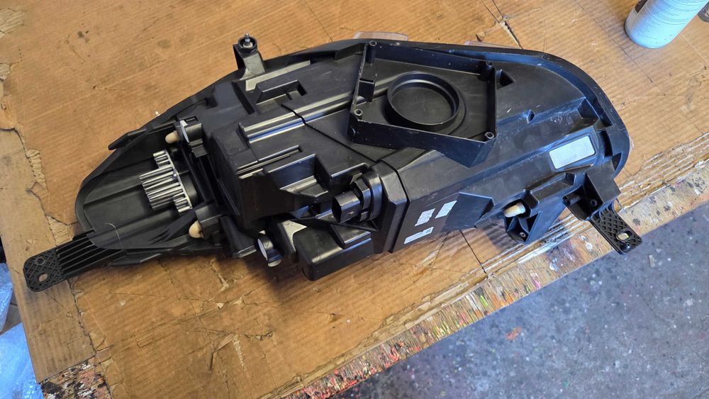 Lampa prawy przód Ford Fiesta MK8 full led Lift