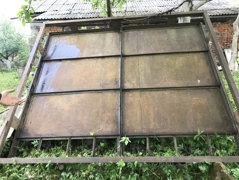 Ворота гаражні металеві